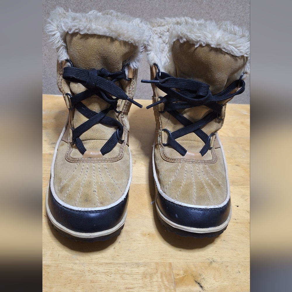 Sorel snow boots size 6.5